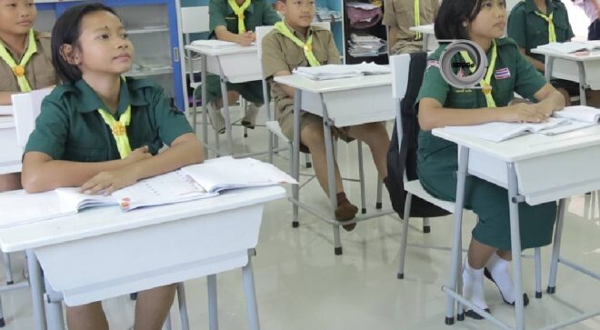 แอมเวย์–SCGC อัปไซเคิลพลาสติกเป็นโต๊ะนักเรียน ส่งต่อโอกาสเด็ก ตชด.